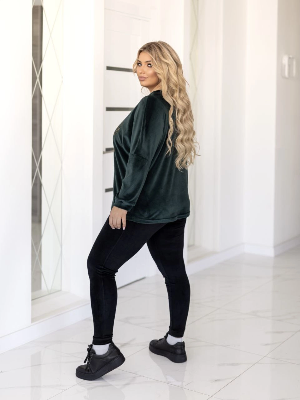 Стильный спортивный костюм