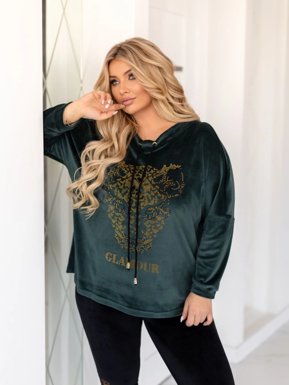 Стильный спортивный костюм