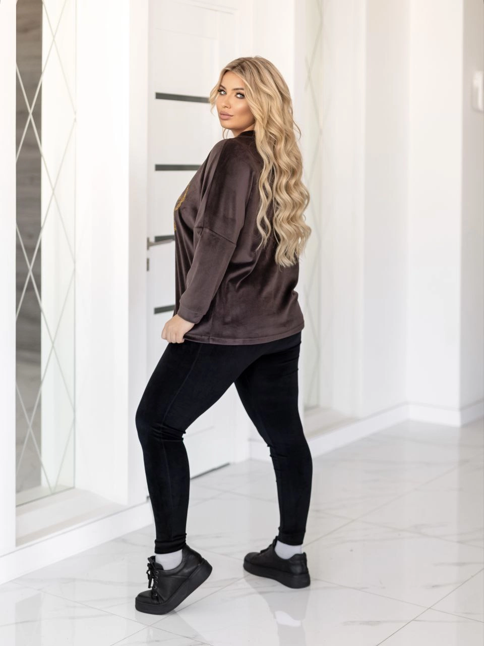 Стильный спортивный костюм